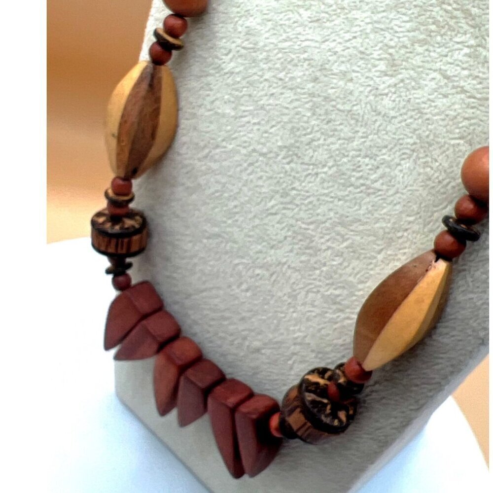 Vintage Bohemian Wooden Beaded Necklace. C19 - Picture 4 of 12